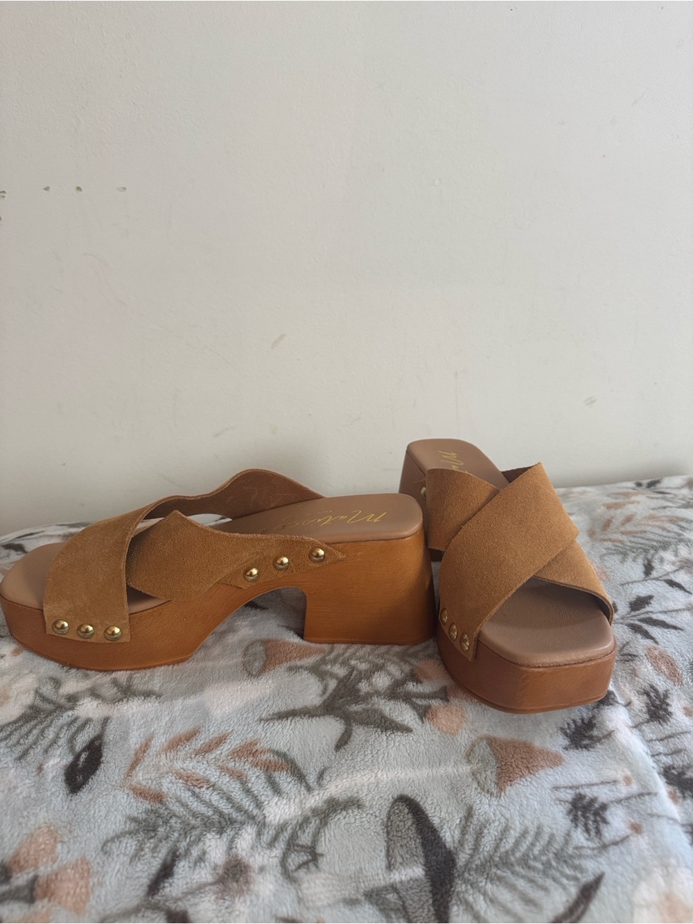 Women's Tan Suede Platform Slide Sandals 100% Italian leather by Matisse🍀🍀